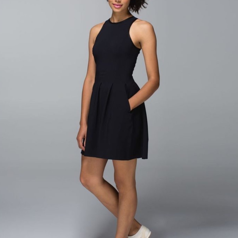 Lululemon here to their dress size 8